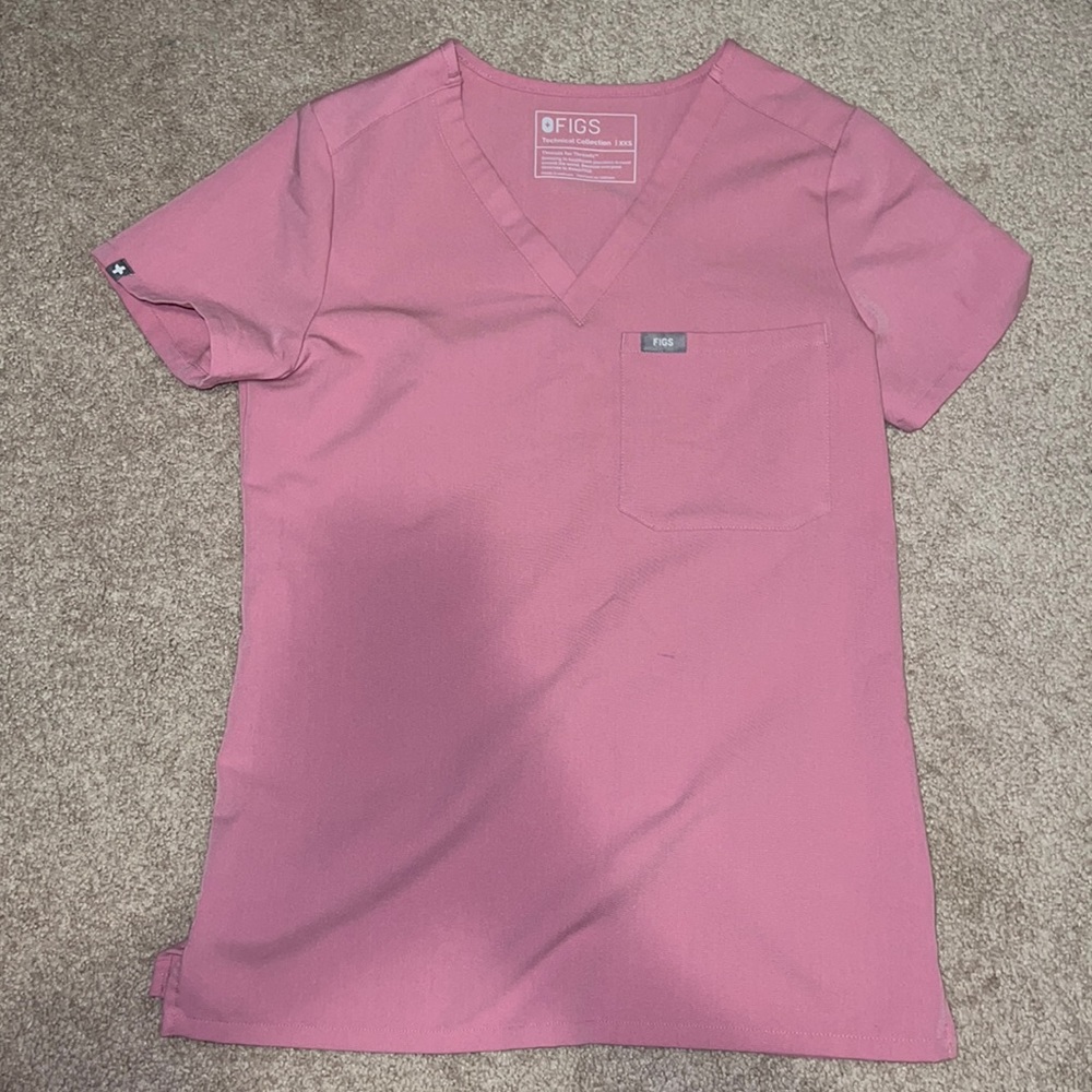 FIGS CATARINA SCRUB TOP CHALK PINK